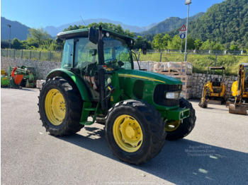 Traktor JOHN DEERE 5820