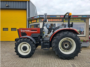 Traktor NEW HOLLAND