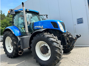 Traktor NEW HOLLAND T7.235