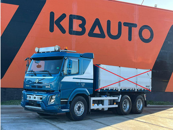 Kamion sa golom šasijom i zatvorenom kabinom VOLVO FMX 540