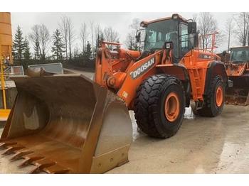 Utovarivač točkaš Doosan DL 450: slika 1