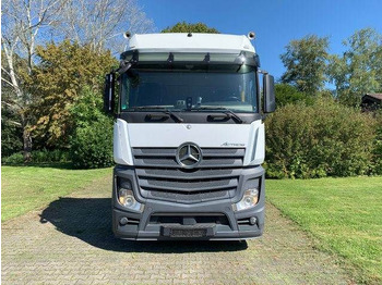 Kamion sa golom šasijom i zatvorenom kabinom MERCEDES-BENZ Actros