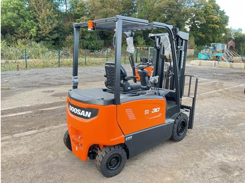 Lizing  Doosan B30X-7 PLUS Doosan B30X-7 PLUS: slika 3