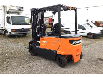 Lizing  Doosan B35X-7 PLUS Doosan B35X-7 PLUS: slika 2