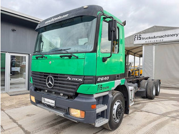 Kamion sa golom šasijom i zatvorenom kabinom MERCEDES-BENZ Actros 2640