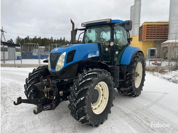 Traktor NEW HOLLAND T7000