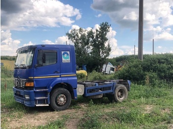 Kamion sa golom šasijom i zatvorenom kabinom MERCEDES-BENZ Atego