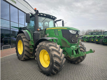 Traktor JOHN DEERE 6215R