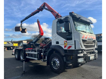 Kamion sa hidrauličnom kukom IVECO Trakker