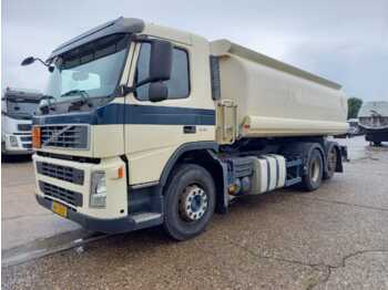 Kamion cisterna VOLVO FM