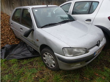 Automobil PEUGEOT