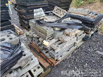 Građevinska oprema Pallet of Heras Fencing Bases: slika 1