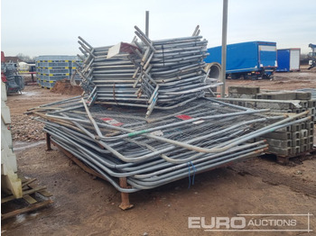 Građevinska oprema Stillage of Heras Fencing, Pallet of Fencing Feet (2 of), Pallet of Breeze Blocks, Bundle of Metal Safety Barriers: slika 2