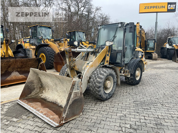 Utovarivač točkaš CATERPILLAR 906H