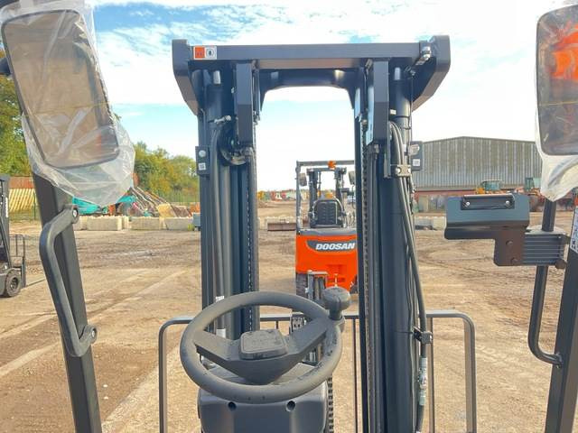 Lizing  Doosan B30X-7 PLUS Doosan B30X-7 PLUS: slika 15