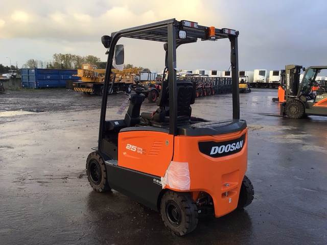 Lizing  Doosan B25X-7 PLUS Doosan B25X-7 PLUS: slika 7