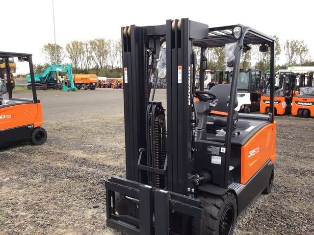 Lizing  Doosan B35X-7 PLUS Doosan B35X-7 PLUS: slika 18