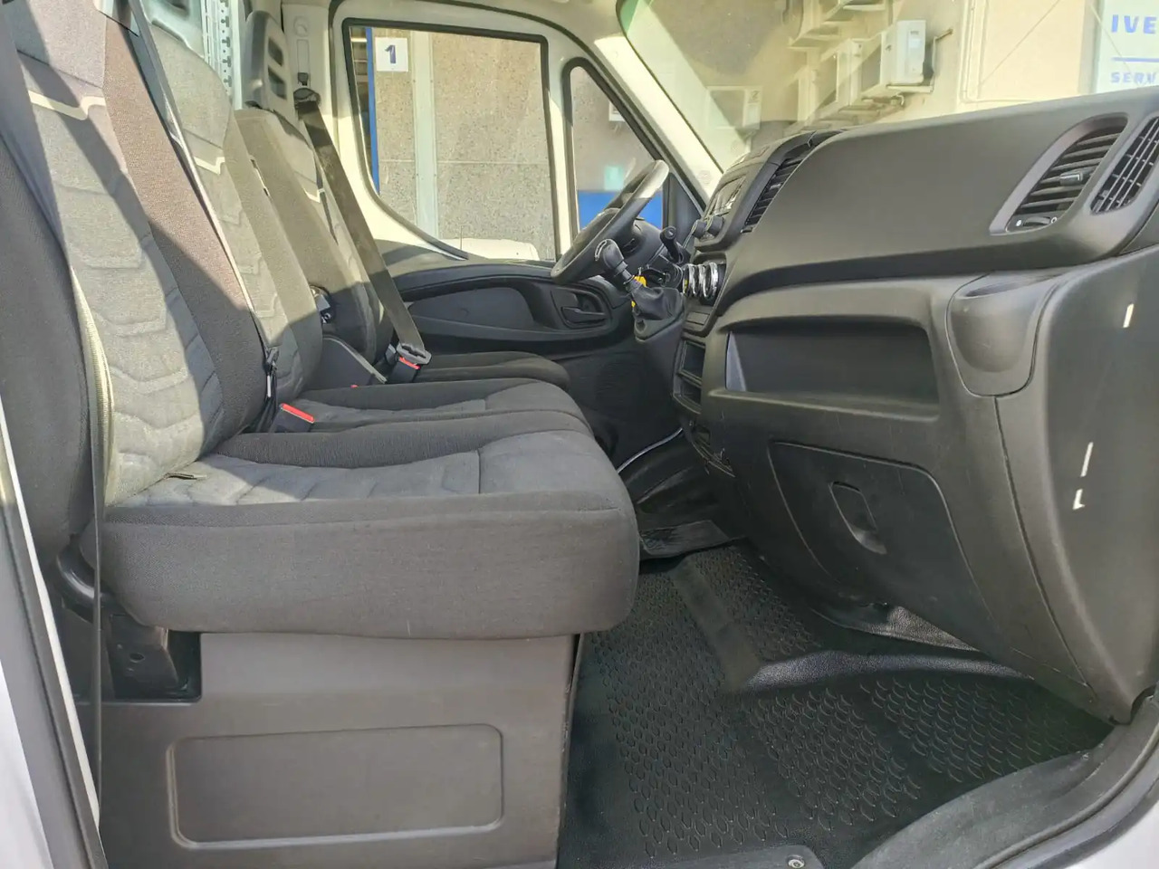 Dostavno vozilo kiper IVECO DAILY 35C14: slika 16