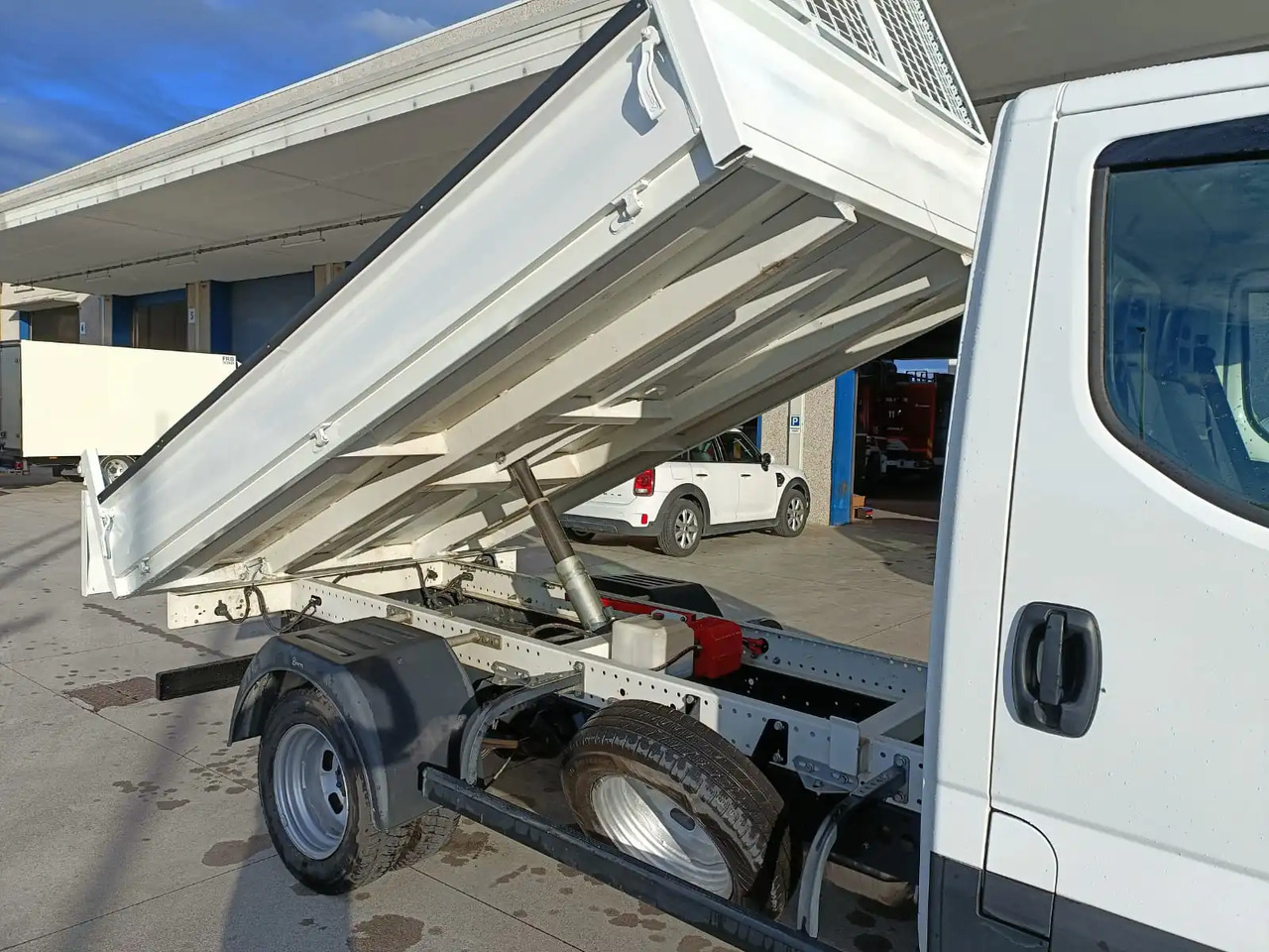 Dostavno vozilo kiper IVECO DAILY 35C14: slika 7