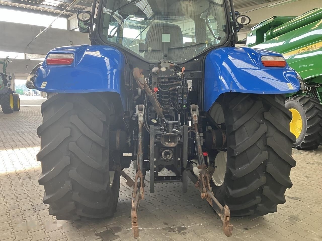 Novu Traktor New Holland T6070: slika 8