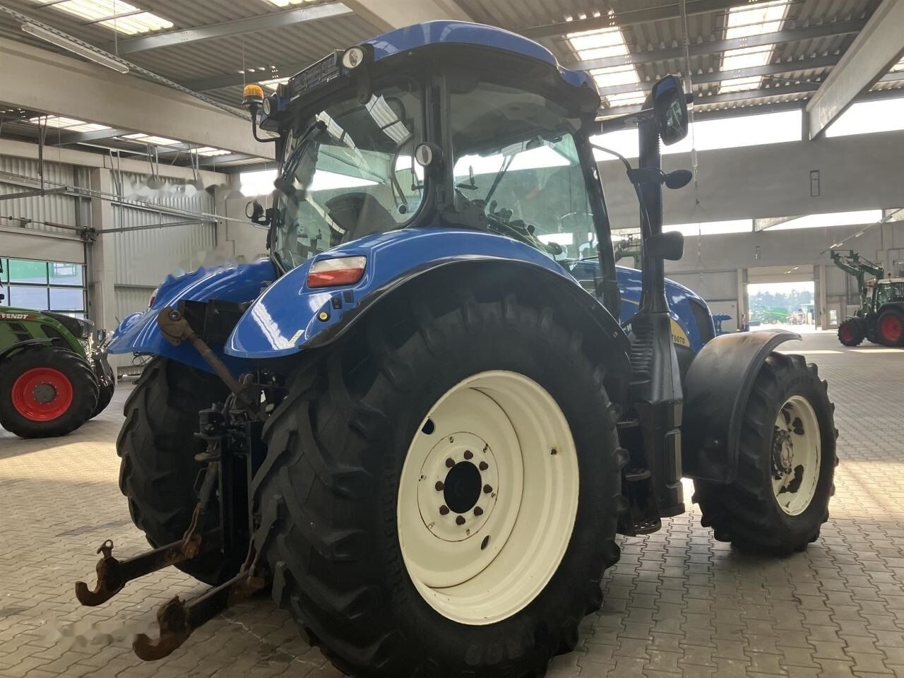 Novu Traktor New Holland T6070: slika 7