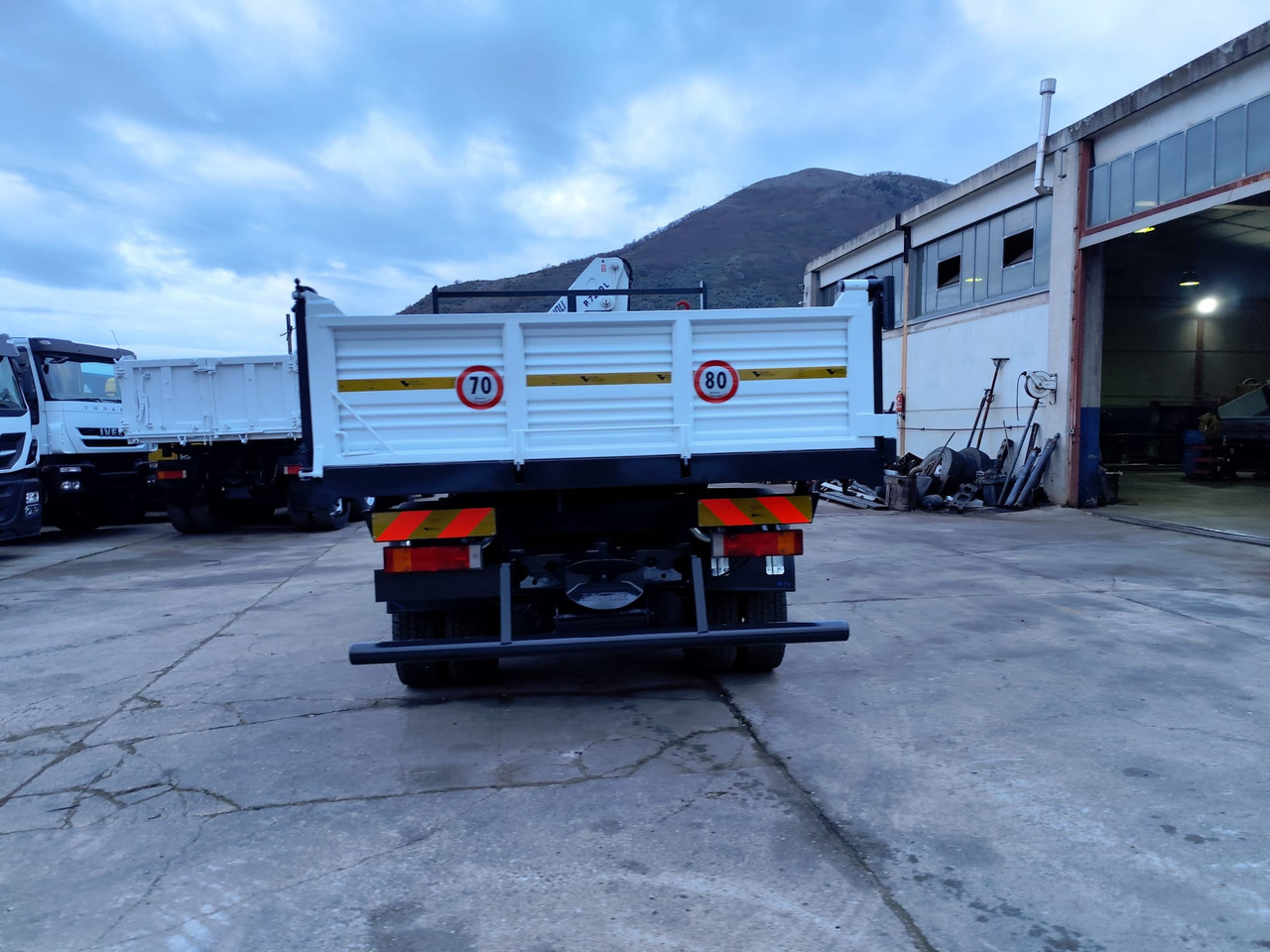 Kamion sa dizalicom IVECO EUROCARGO 120E28P: slika 39