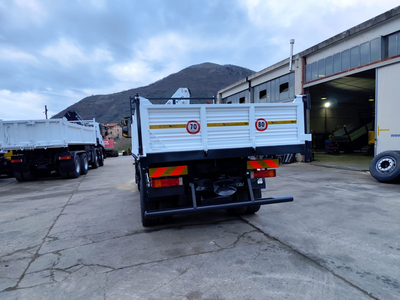 Kamion sa dizalicom IVECO EUROCARGO 120E28P: slika 38