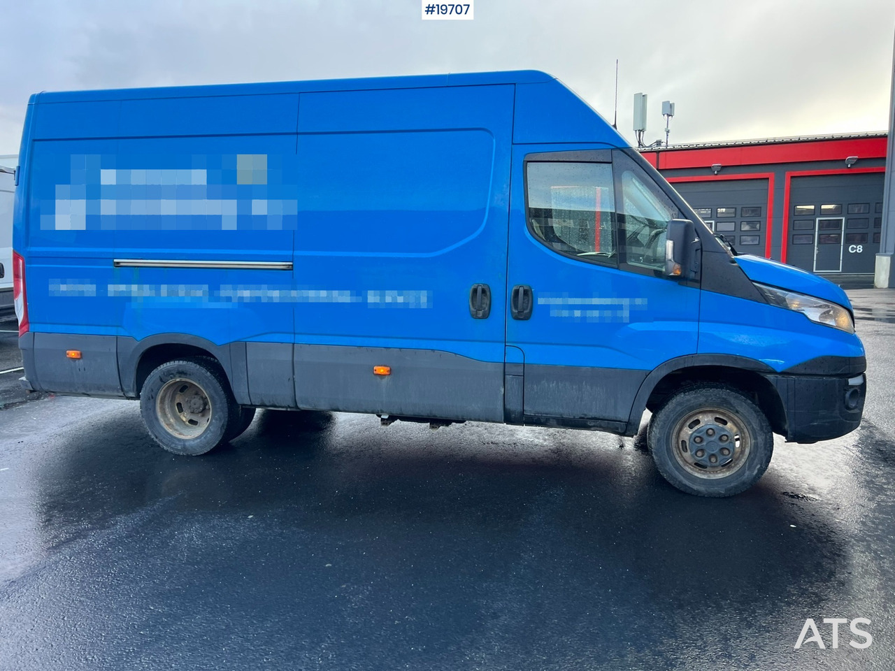 Kamion sa zatvorenim sandukom Iveco 50C18: slika 11