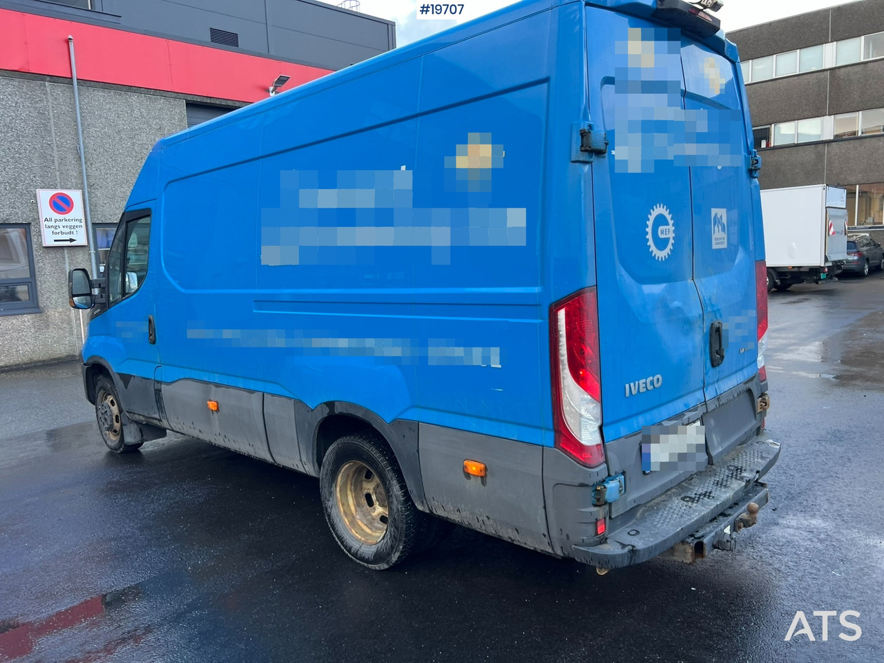 Kamion sa zatvorenim sandukom Iveco 50C18: slika 30