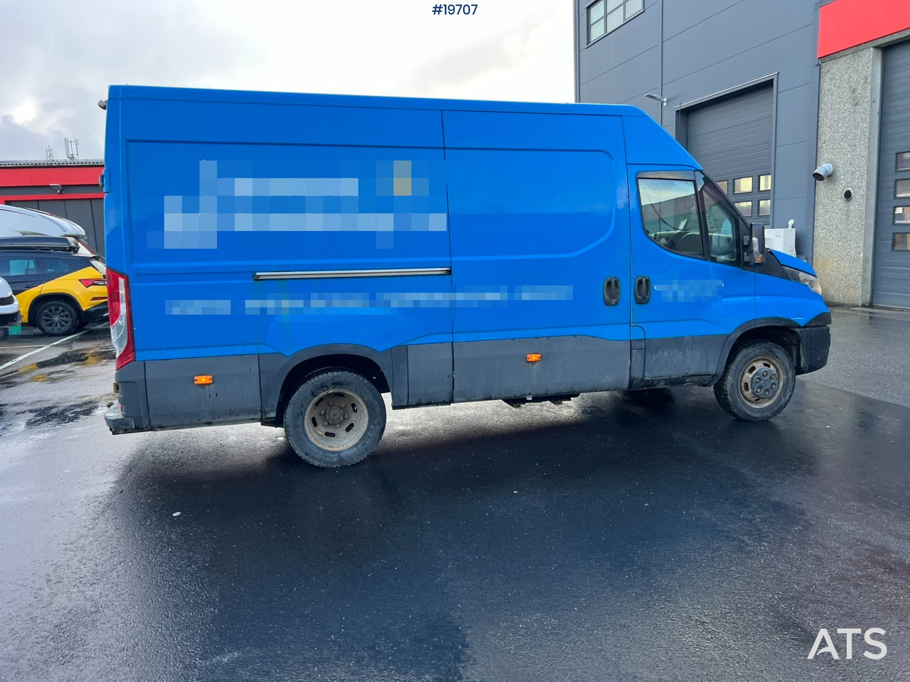 Kamion sa zatvorenim sandukom Iveco 50C18: slika 15