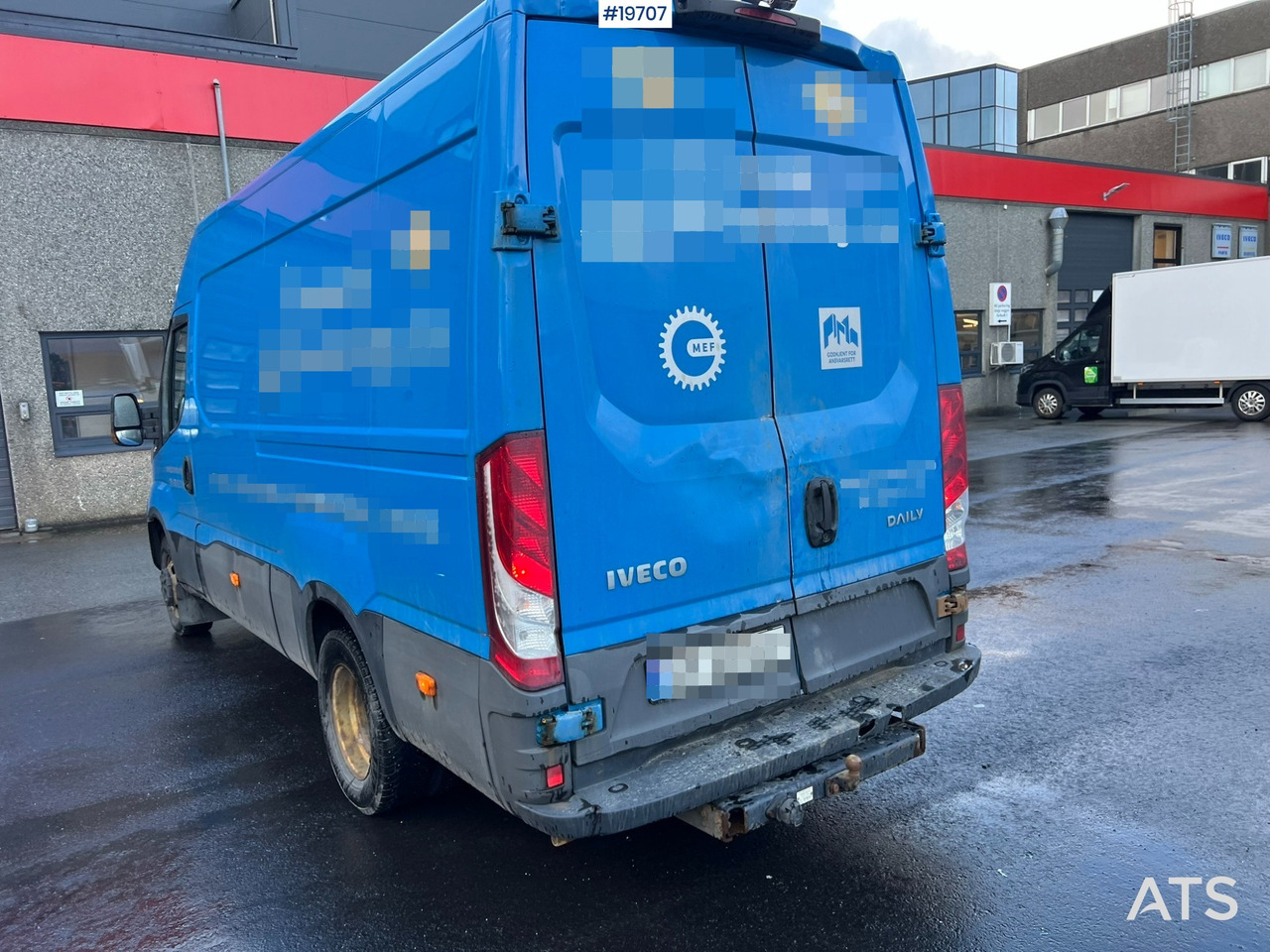 Kamion sa zatvorenim sandukom Iveco 50C18: slika 28