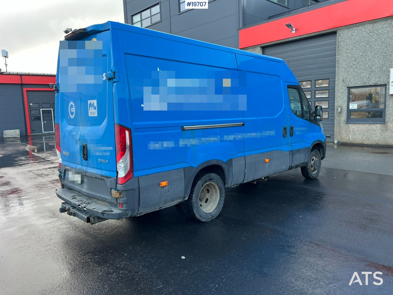 Kamion sa zatvorenim sandukom Iveco 50C18: slika 19