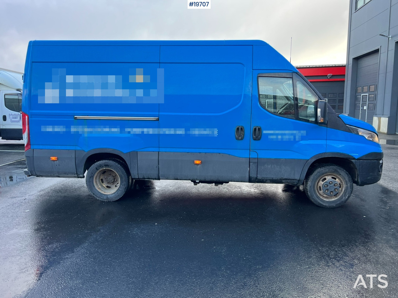 Kamion sa zatvorenim sandukom Iveco 50C18: slika 12