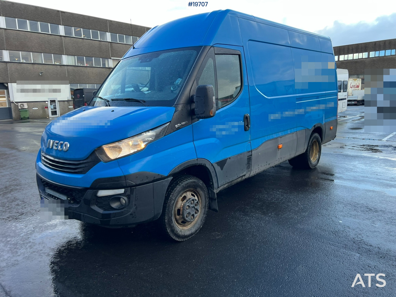 Kamion sa zatvorenim sandukom Iveco 50C18: slika 42