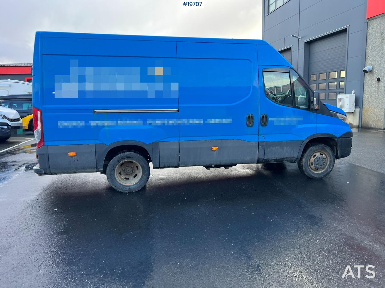 Kamion sa zatvorenim sandukom Iveco 50C18: slika 14