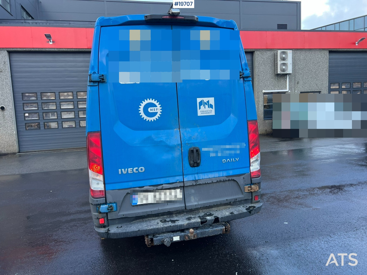 Kamion sa zatvorenim sandukom Iveco 50C18: slika 25