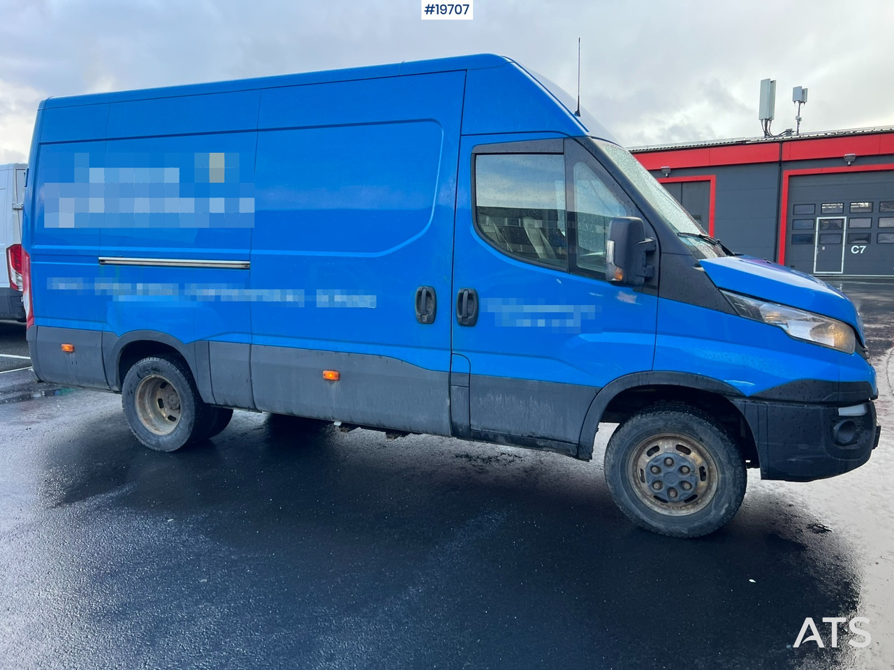 Kamion sa zatvorenim sandukom Iveco 50C18: slika 10