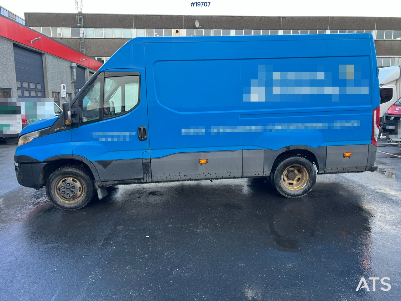 Kamion sa zatvorenim sandukom Iveco 50C18: slika 36