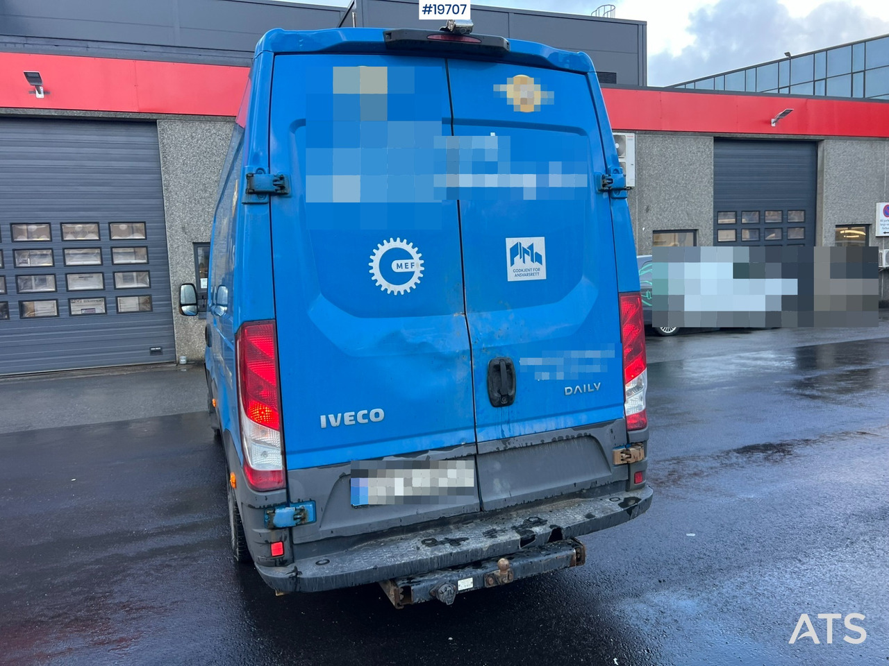 Kamion sa zatvorenim sandukom Iveco 50C18: slika 26