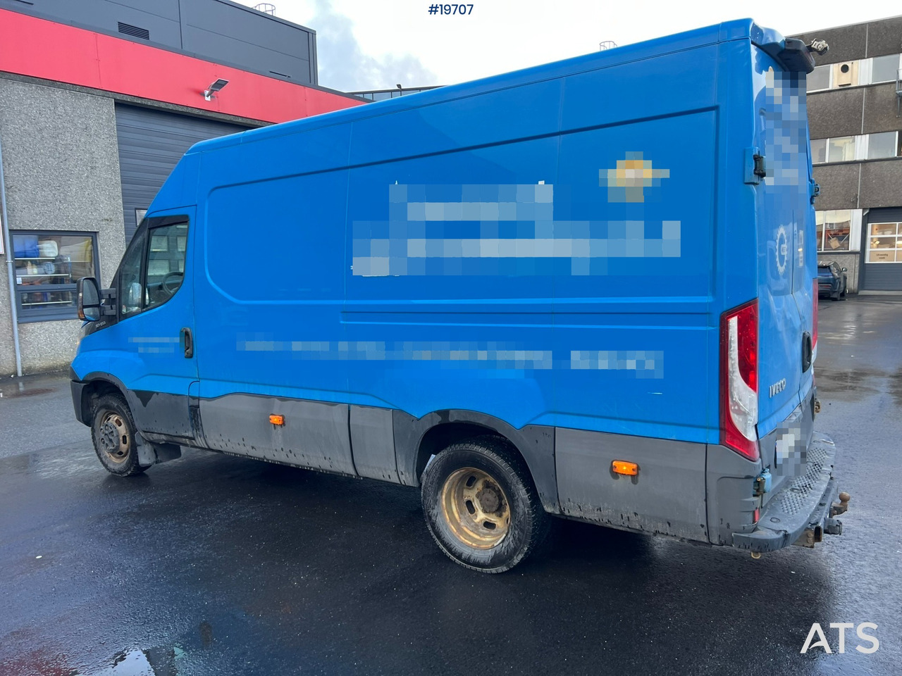 Kamion sa zatvorenim sandukom Iveco 50C18: slika 31