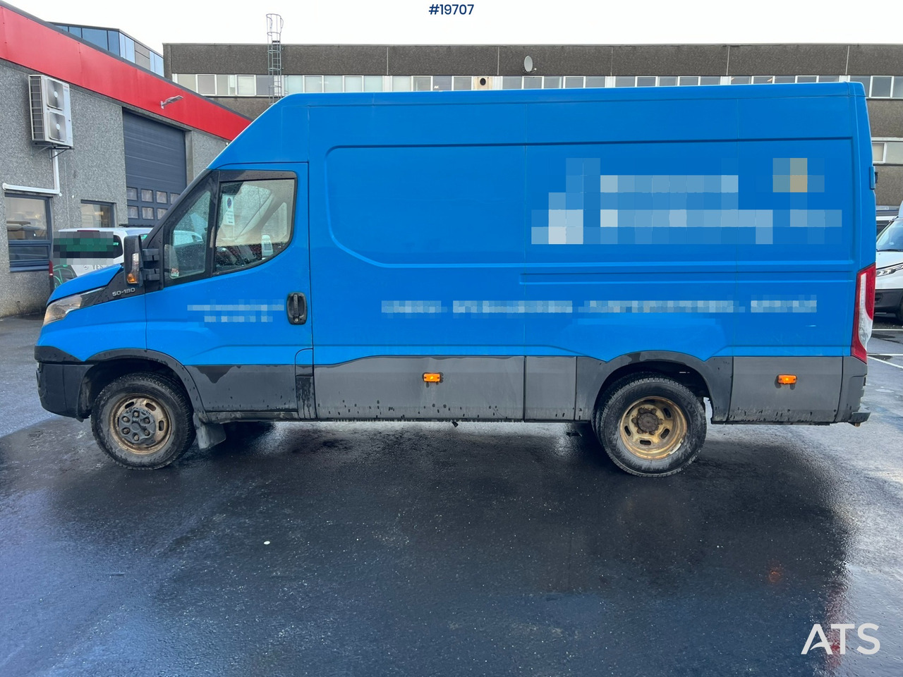 Kamion sa zatvorenim sandukom Iveco 50C18: slika 35