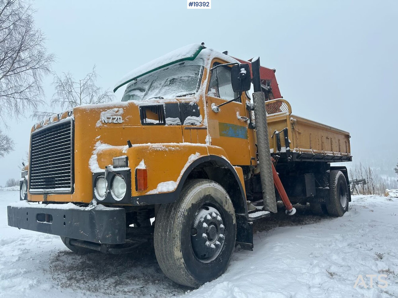 Kamion sa tovarnim sandukom, Kamion sa dizalicom Volvo N720: slika 45