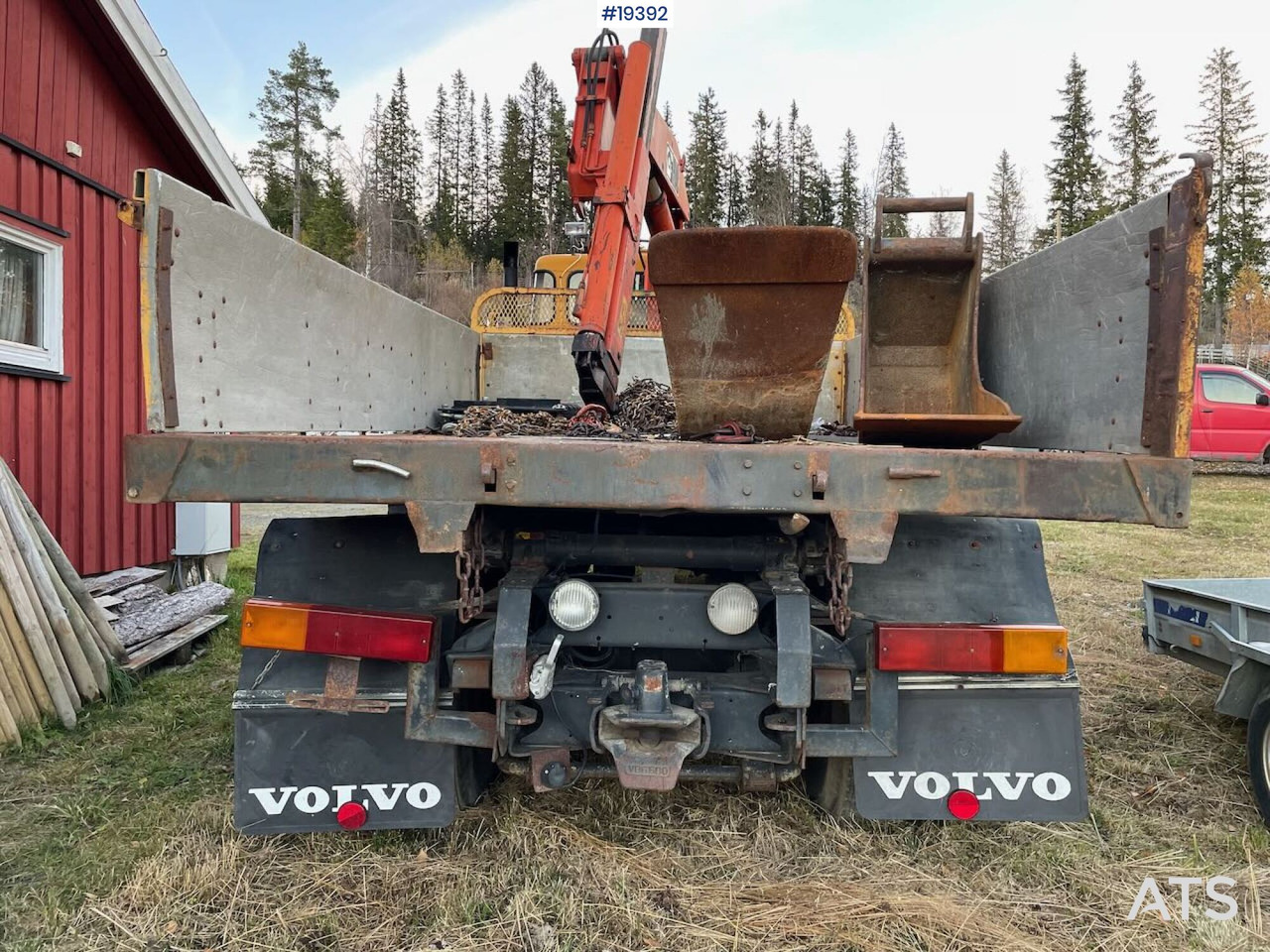 Kamion sa tovarnim sandukom, Kamion sa dizalicom Volvo N720: slika 34