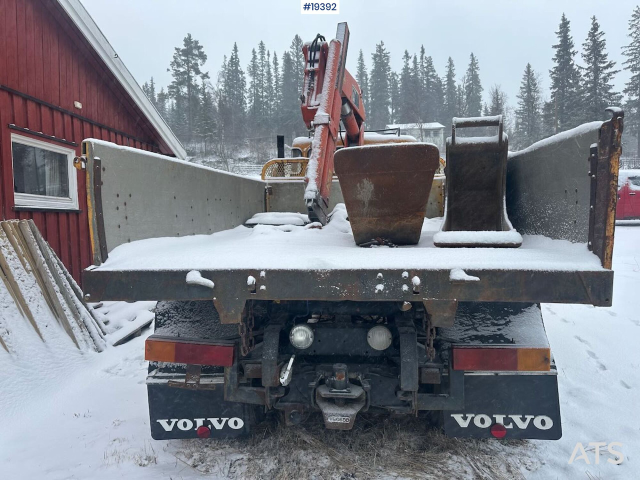 Kamion sa tovarnim sandukom, Kamion sa dizalicom Volvo N720: slika 51