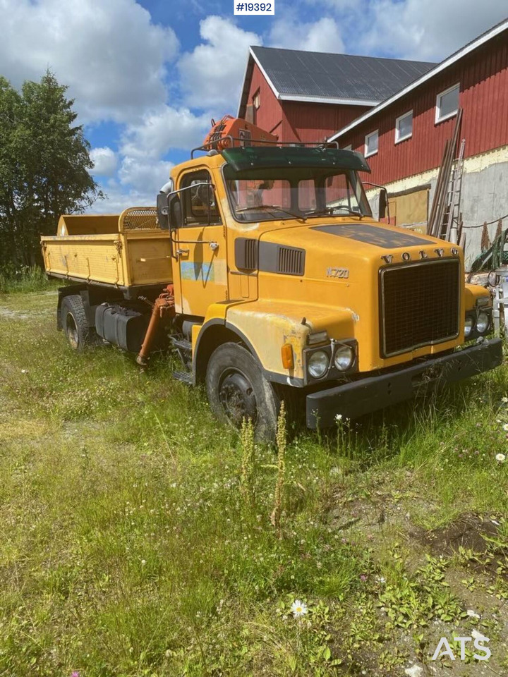 Kamion sa tovarnim sandukom, Kamion sa dizalicom Volvo N720: slika 20