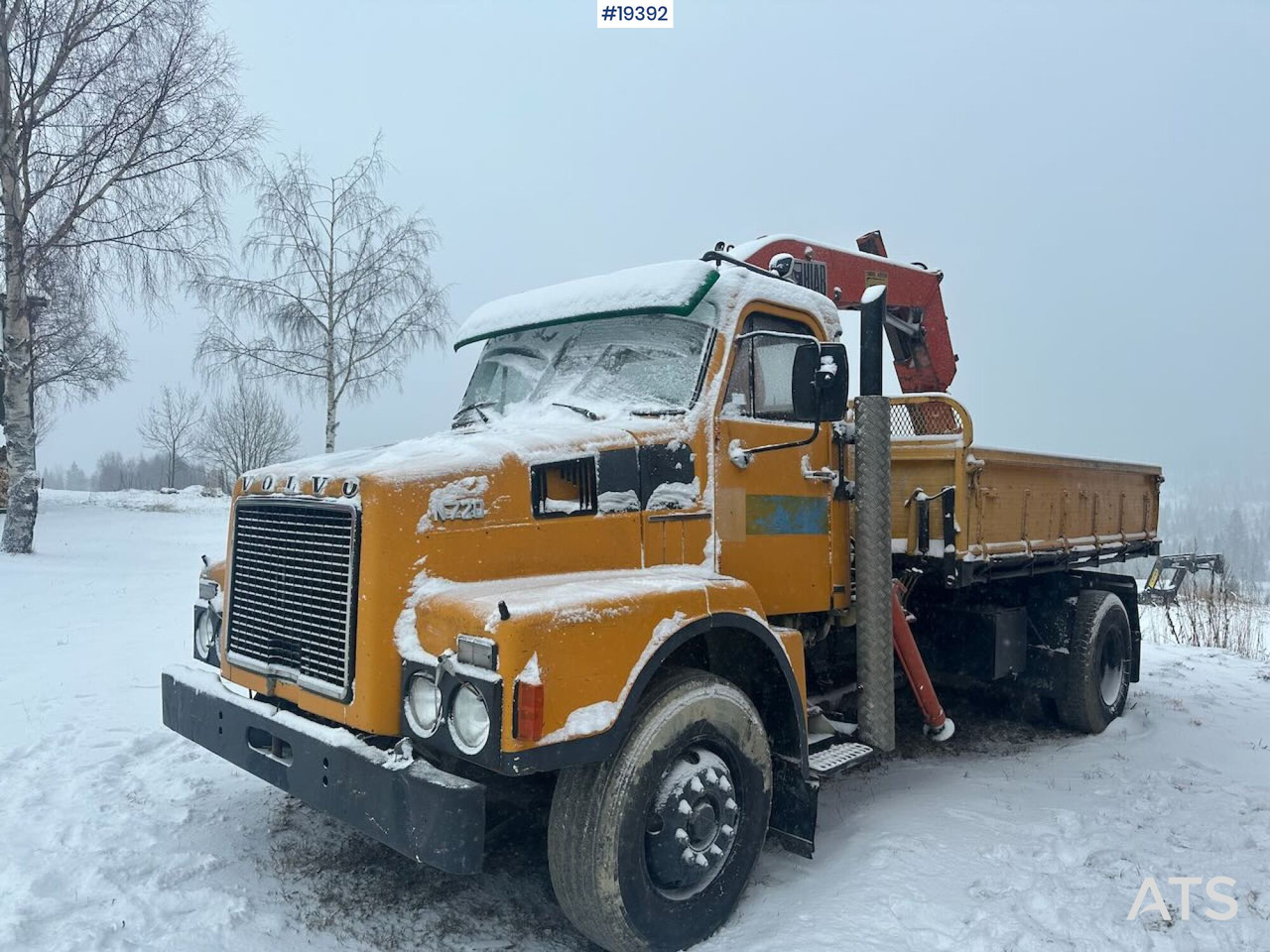 Kamion sa tovarnim sandukom, Kamion sa dizalicom Volvo N720: slika 46