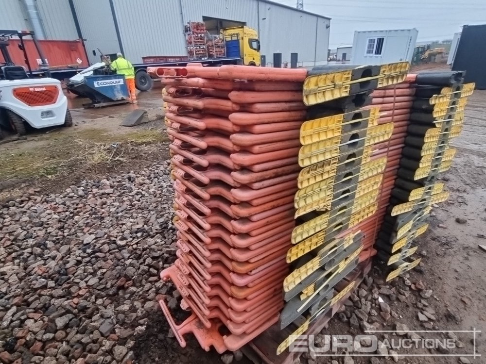 Građevinska oprema Bundle of Plastic Barriers: slika 7