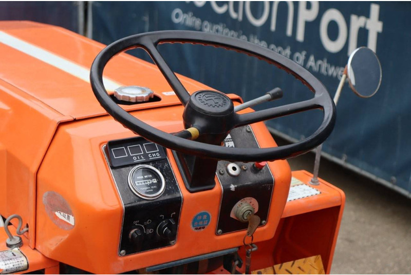 Traktor Kubota B1400: slika 18