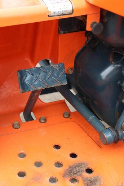 Traktor Kubota B1400: slika 19